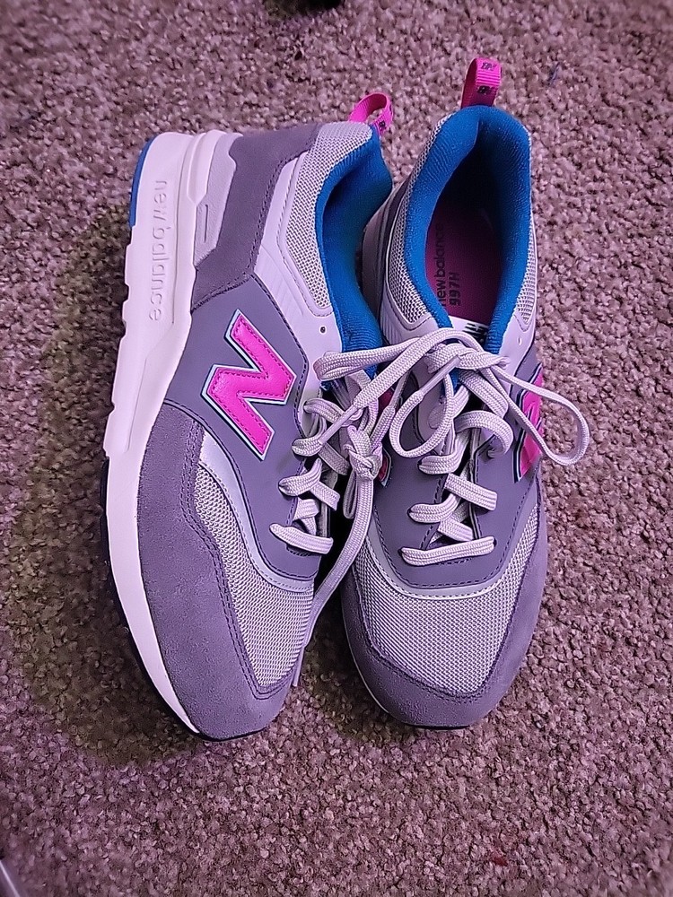 Women's Size 7 New Balance Sneakers NEW WITHOUT BOX