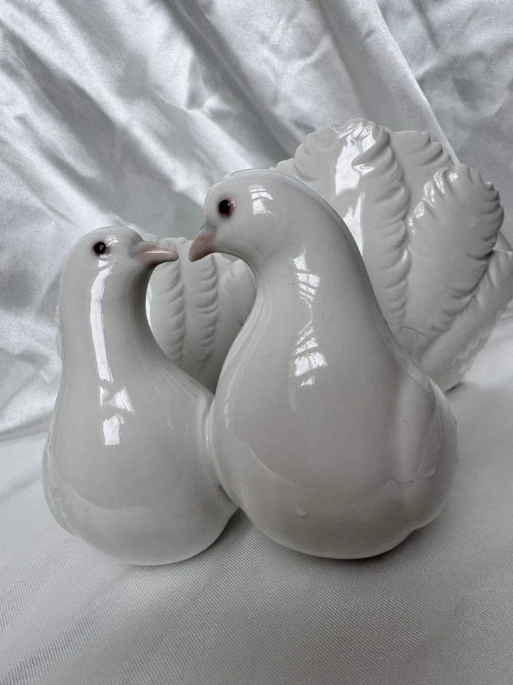 LLADRO Porcelain Figurine COUPLE OF DOVES # 1169