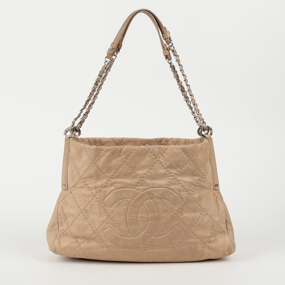 CHANEL CC Logo Chain Shoulder Bag in Black Caviar Leather