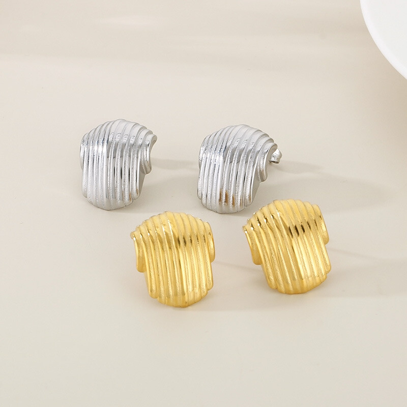 Stainless steel vacuum electroplating 18K titanium steel earrings female