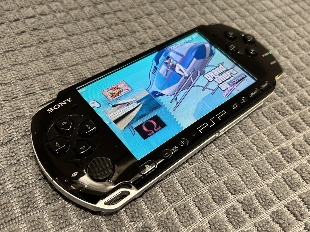 Sony PSP 3000 Limited Edition Sports Entertainment Pack Piano Black Handheld System