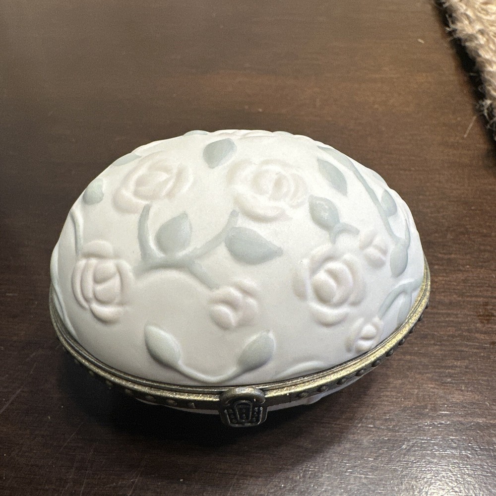 Department 56 1986 Snow Babies Two of a Kind Easter Egg Trinket Box Collectible