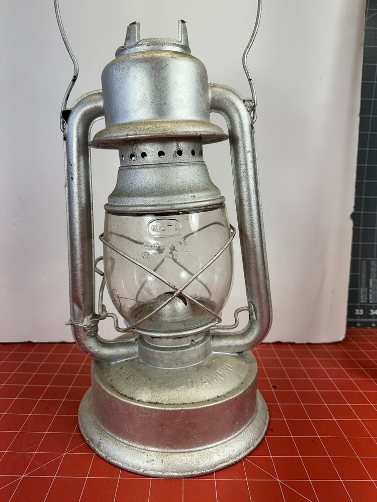 Antique. Dietz, Shapleigh Hardware Co Tubular Norliegh Diamond Kerosene Lantern
