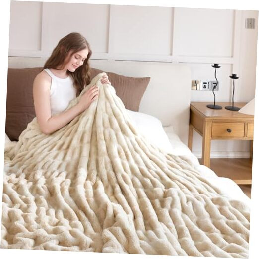 Oversized 60x80 Faux Fur Blanket - Ultra Soft Dual-Sided Flannel with Ruched Detail