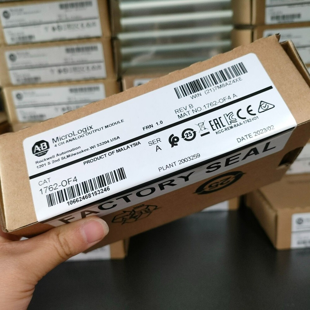 New Factory Sealed Allen-Bradley 1762-OF4 MicroLogix Analog Output Module