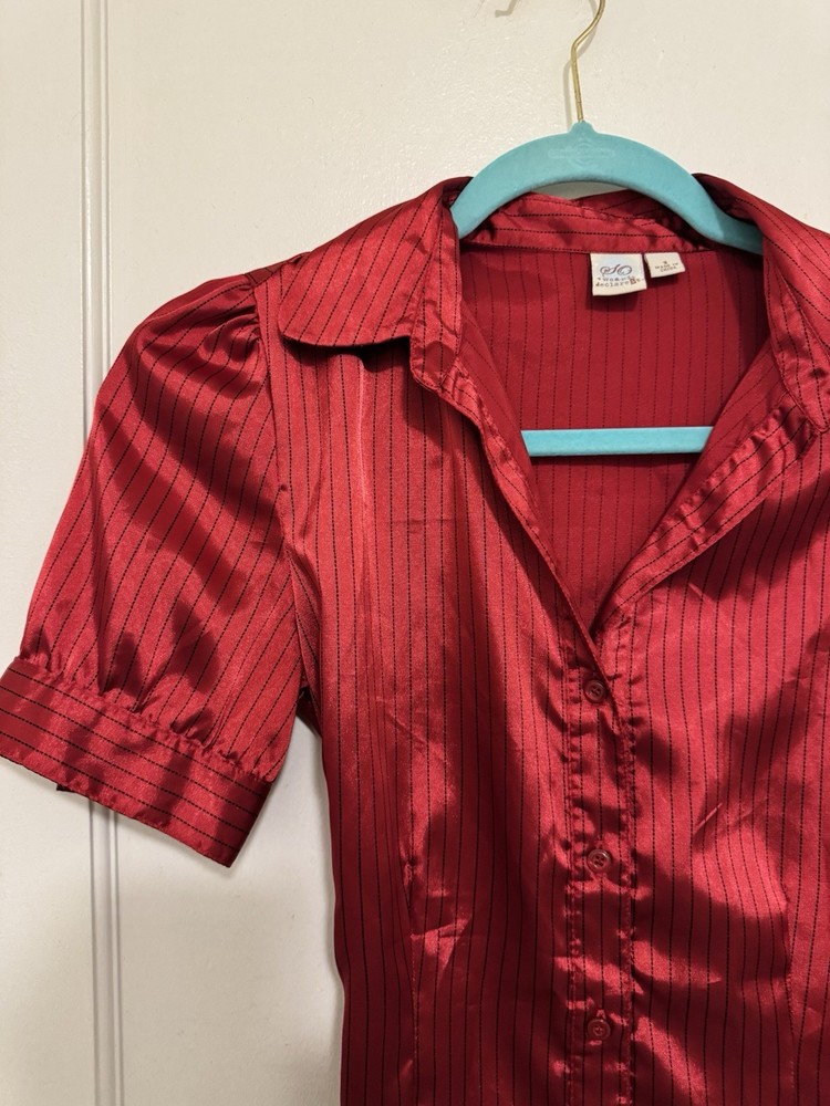 VTG So Wear It Declare It Satin Collared Button Up Black Red Puff Sleeve Tie Y2K