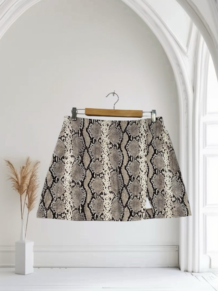 H&M Women’s Snakeskin Print Mini Skirt Size Medium Fall Holiday Party Chic