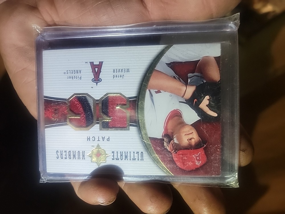 2006  UD Ultimate Collection Jared Weaver Patch UN-JW 17/35