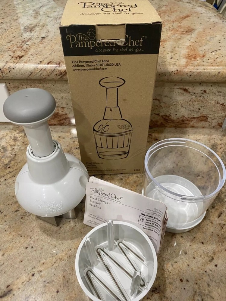 PamperedChef - 2585 - Food Chopper - White - **FREESHIP**