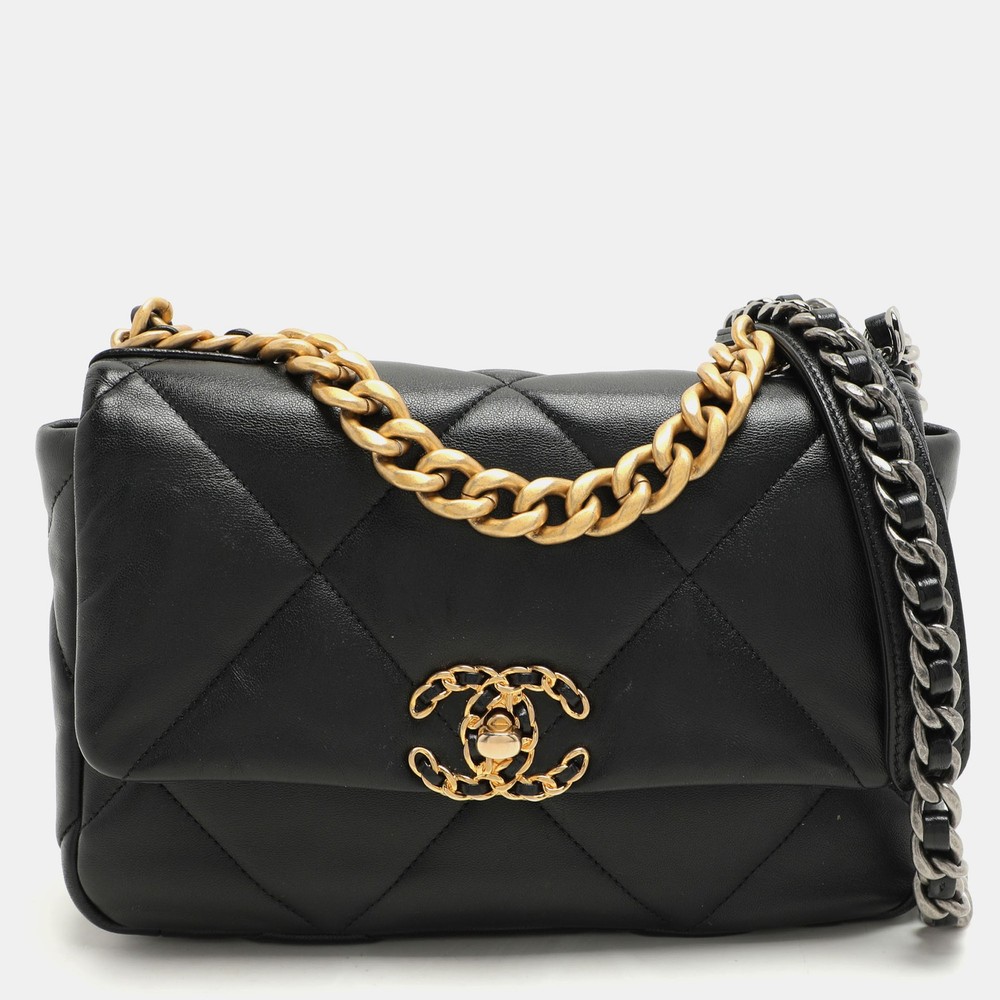 Chanel Small 19 Quilted Leather Flap Bag in Black