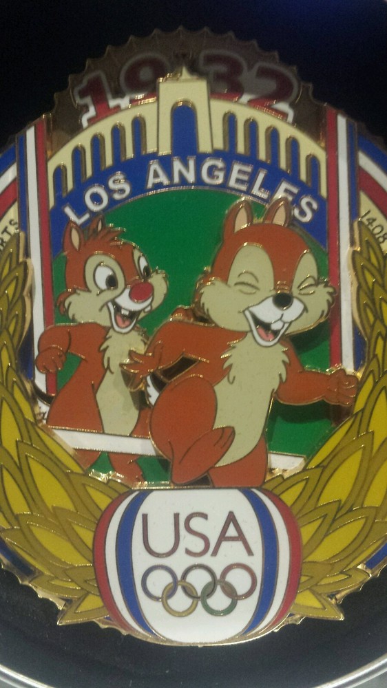 LOS  ANGELES COLISEUM 1932 OLYMPIC  CHIP & DALE  DISNEYLAND JUMBO LE 750 PIN