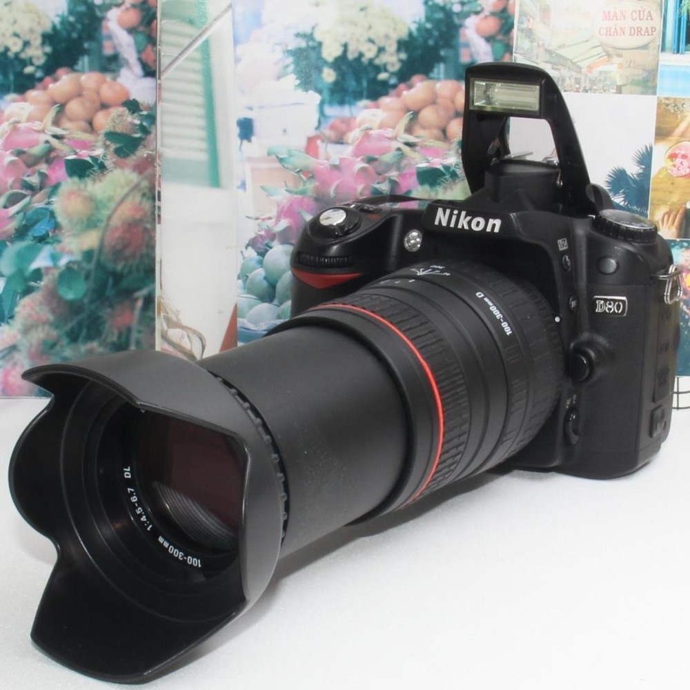 Nikon D80 with 300mm Super Telephoto Lens Kit and Free Camera Bag