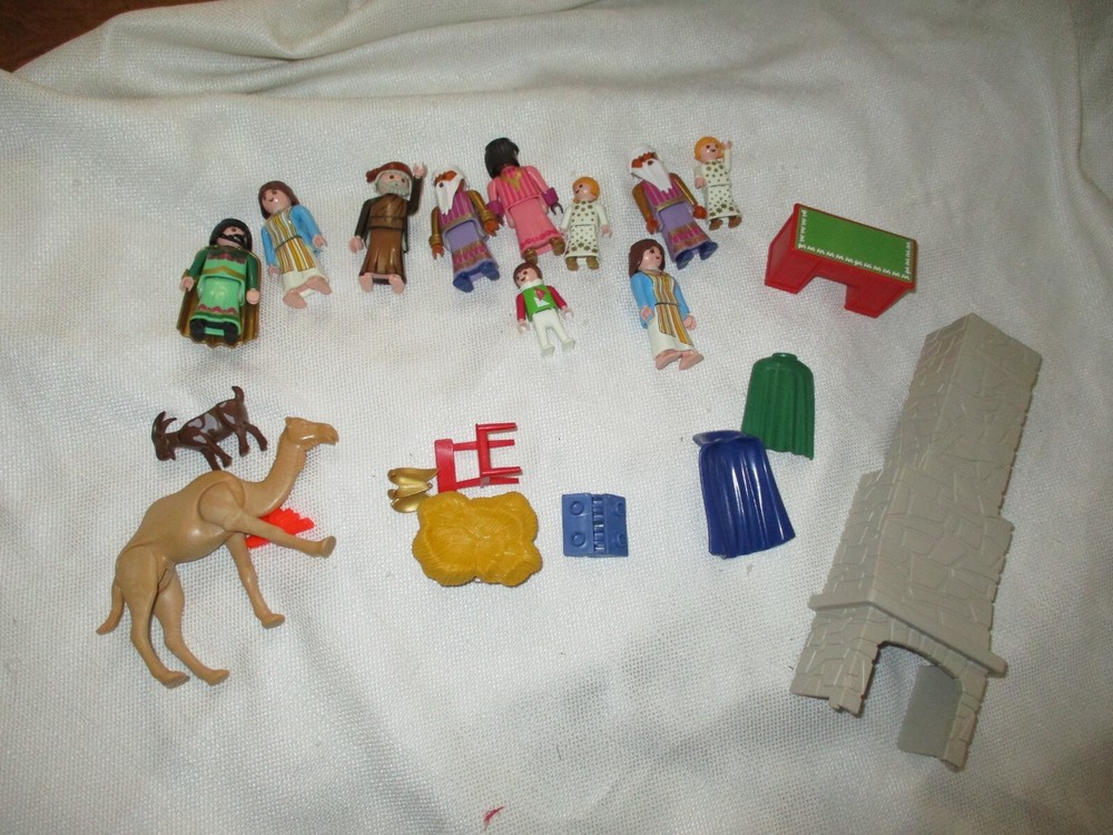 SET OF plaYMOBIL  LOT christmas house take along nativity people animals
