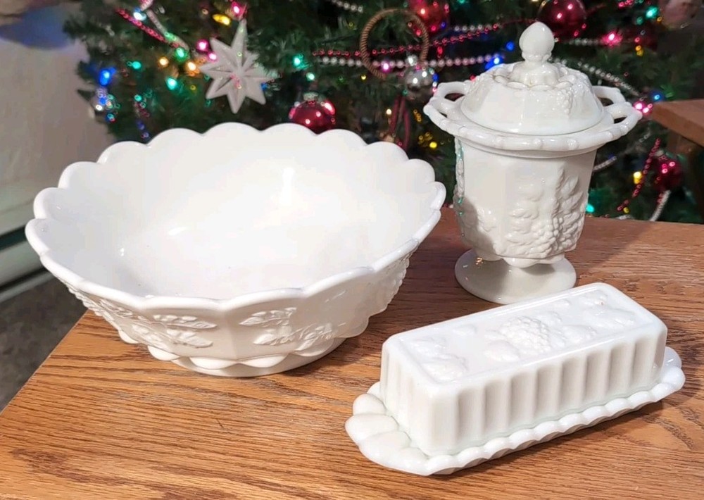 Vintage Westmoreland Paneled Grape Milk Glass Scalloped Edge Serving Bowl  