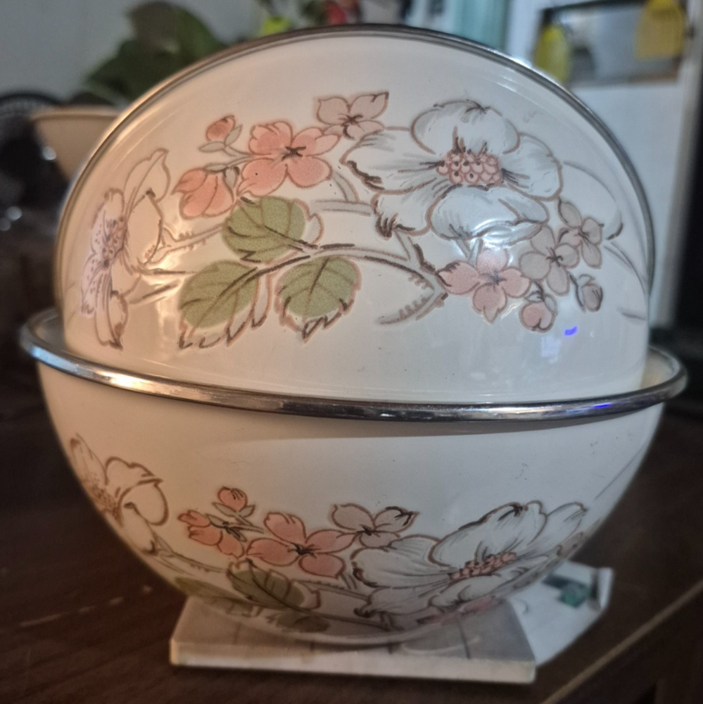 Set Of 2 Vintage Metal White Enamel Nesting Bowls Pink and White Floral 7