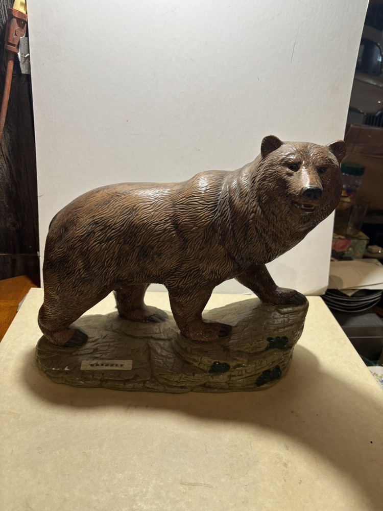 Estatuilla artística escultura caza oso pardo