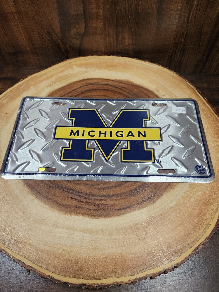 Michigan Wolverines Diamond Plate Vanity License Plate NCAA Wall Decor