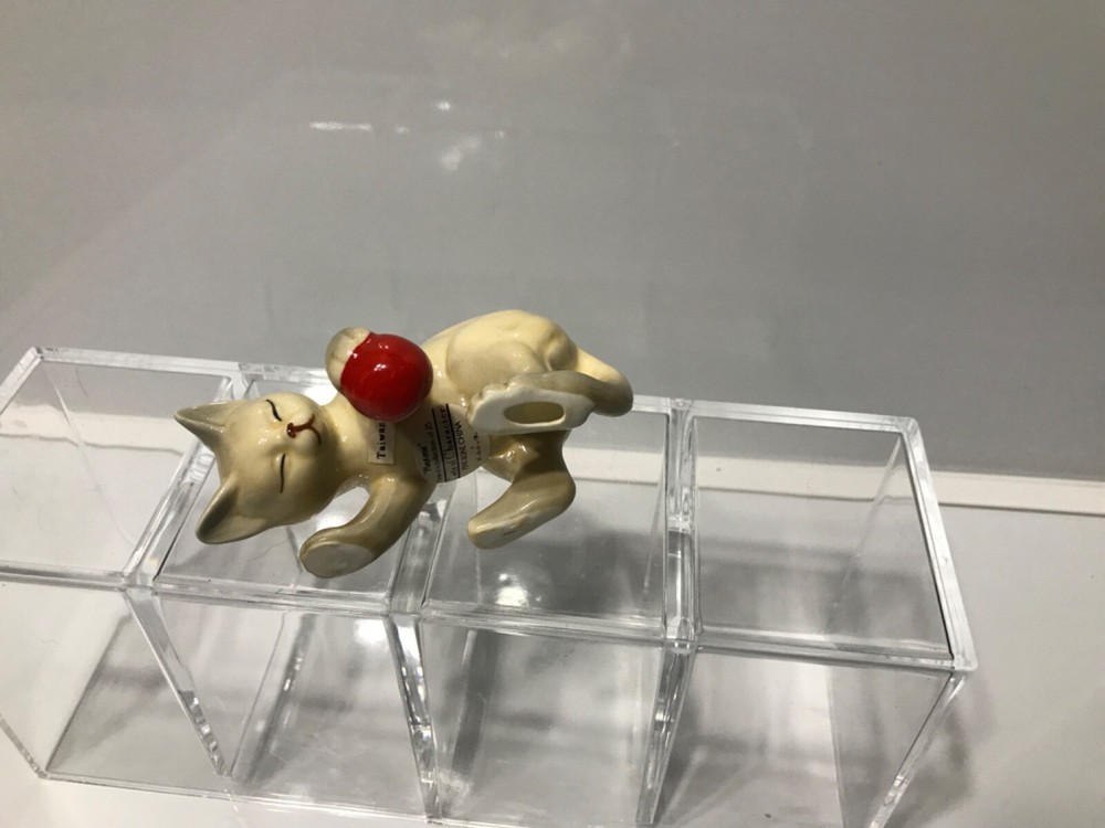 Danbury Mint Cats of Character- Playtime- Taiwan-1985-Bone China