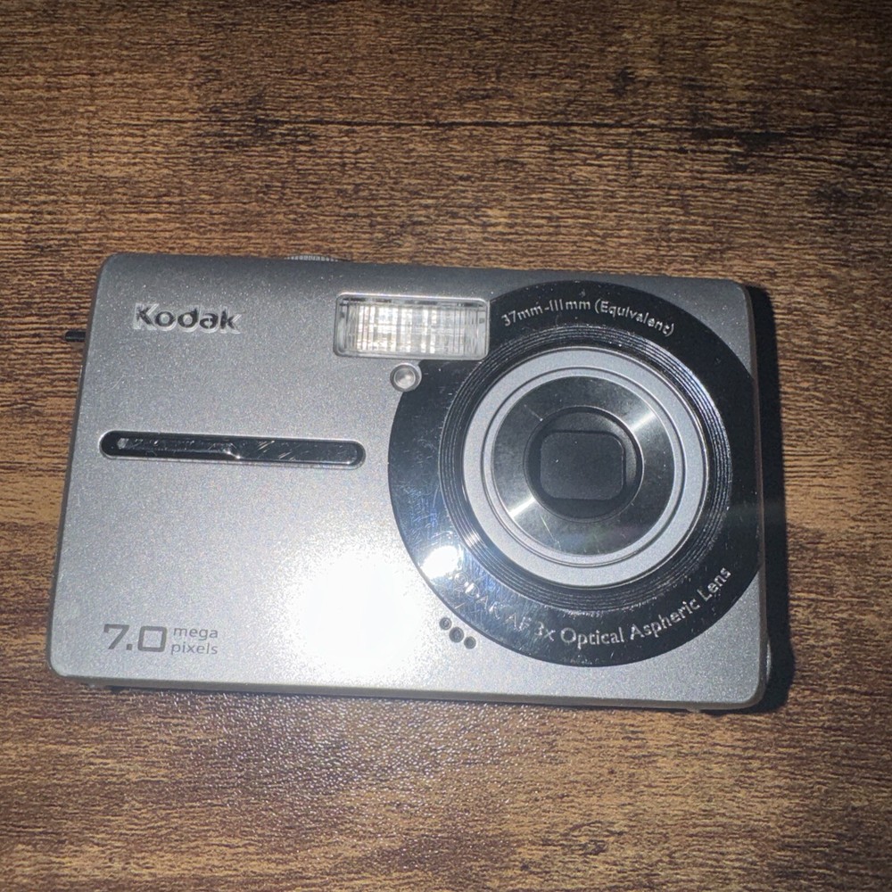 Kodak EasyShare M753 7.0MP Digital Camera Silver Untested For Parts Or Repair
