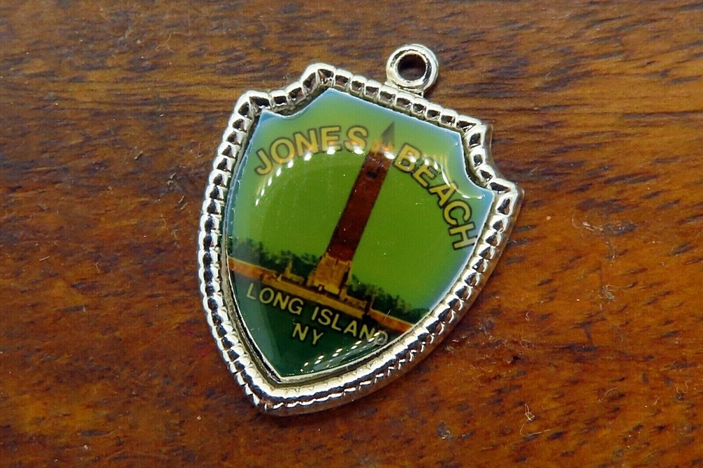 Vintage silver JONES BEACH LONG ISLAND NEW YORK STATE TRAVEL SHIELD charm 29-9
