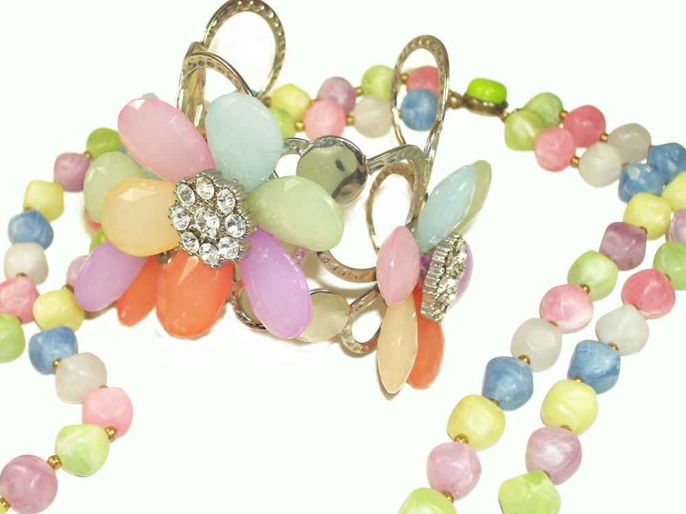 Mary Kay Soft Pastel Double Strand Necklace 24 Inches with Rhinestone Flower Bracelet Set  