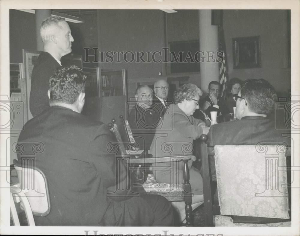 1969 Press Photo Mr. Sweeney speaks to School Committee Members - sra06412