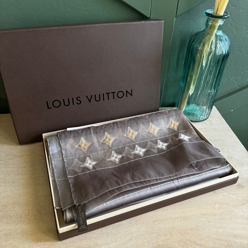 152 NIB LOUIS VUITTON SILK MONOGRAM OMBRE FLEUR STOLE RETAIL $895