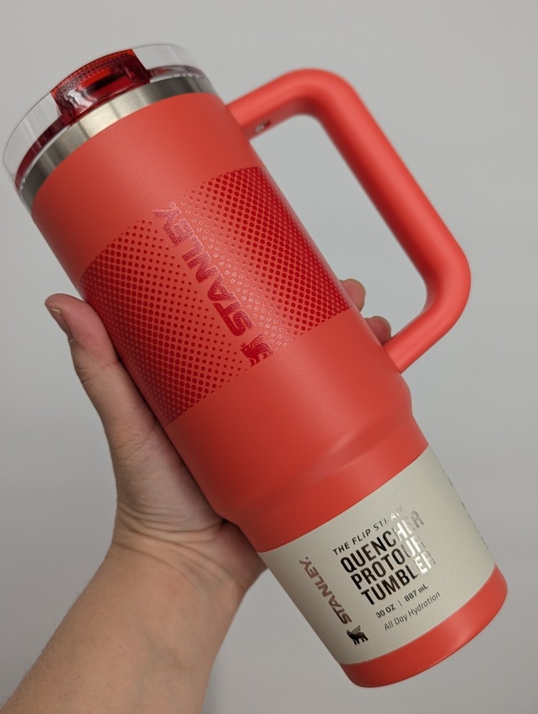 new Stanley cup The Quencher ProTour Flip Straw Tumbler 30 oz Coral Fade 🐰