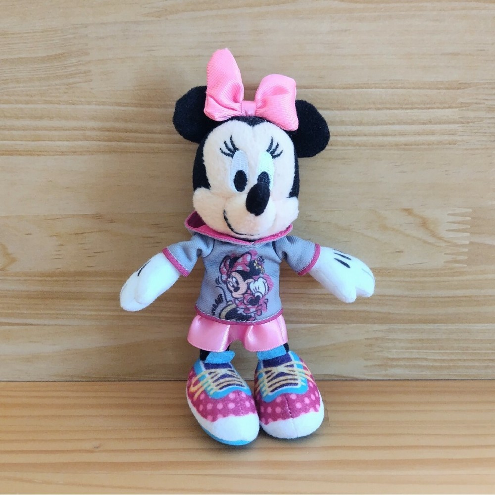 Disney Minnie Mouse Plush Badge Collectible Pin