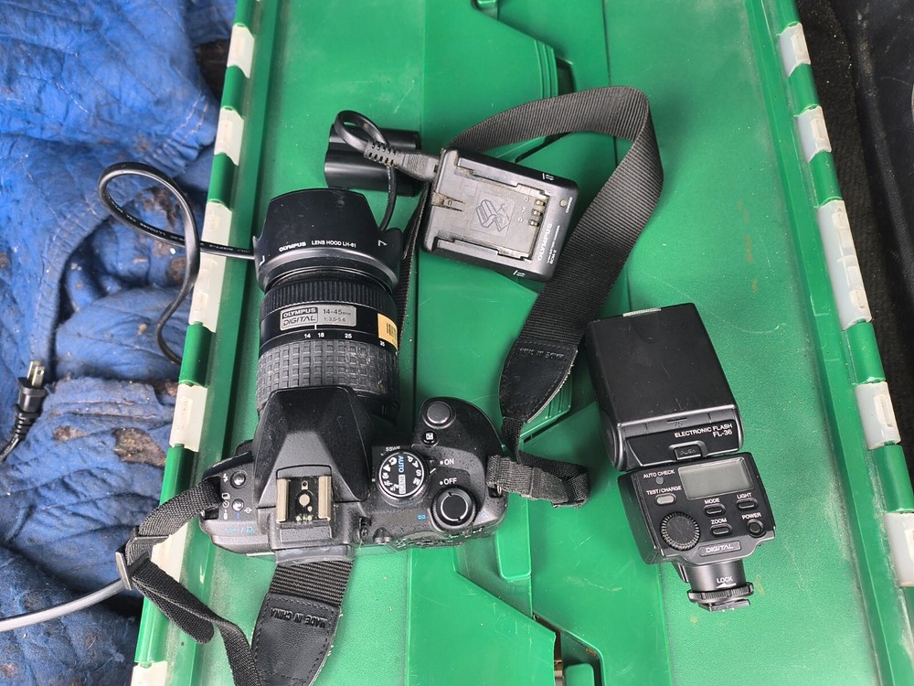 Olympus EVOLT E-520 10.0MP Digital SLR Black Camera w/ 14-42mm Lens TESTED Read