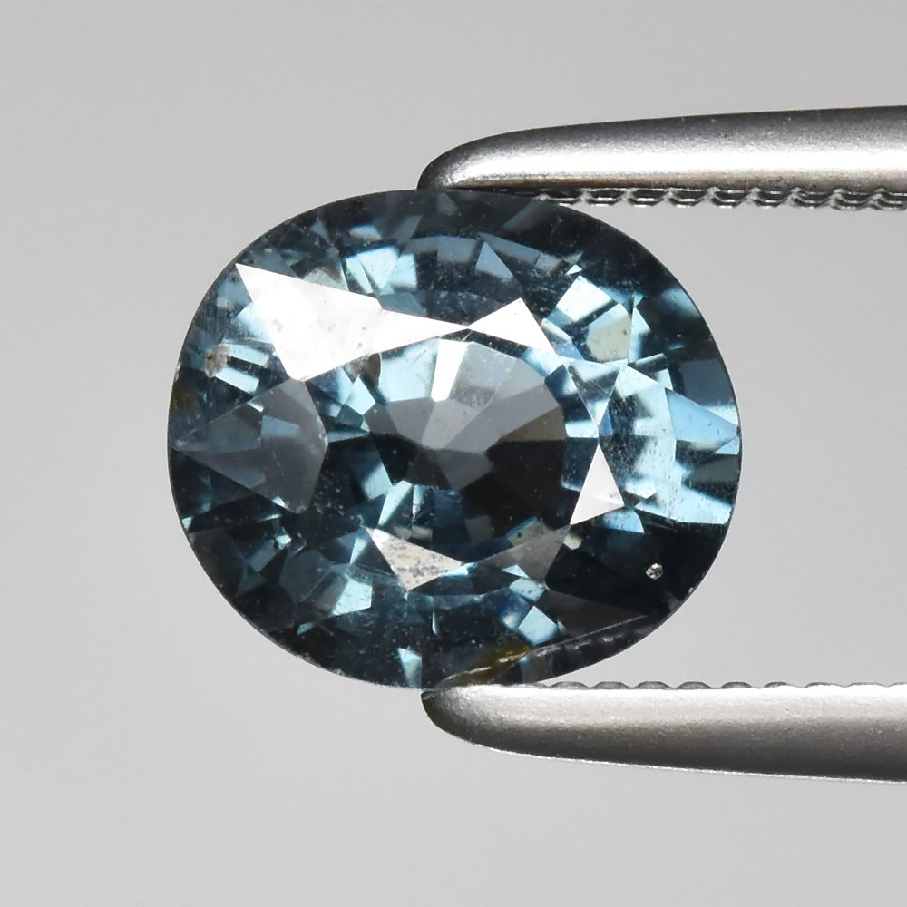 💎 1.36ct 7x6mm VS Oval Natural Greenish Blue Spinel - Africa Gemstone