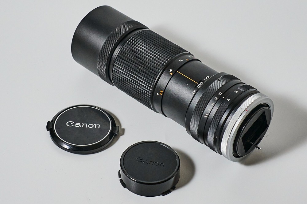 Canon FL 100-200mm f5.6 manual zoom lens with minor fungus Japan