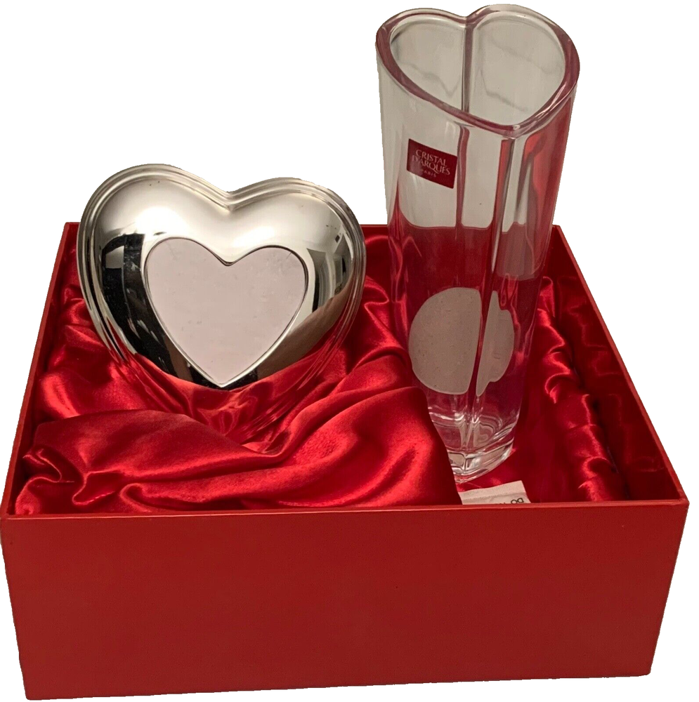 VALENTINES DAY GIFT BASKET/ BOX FOR HER-image