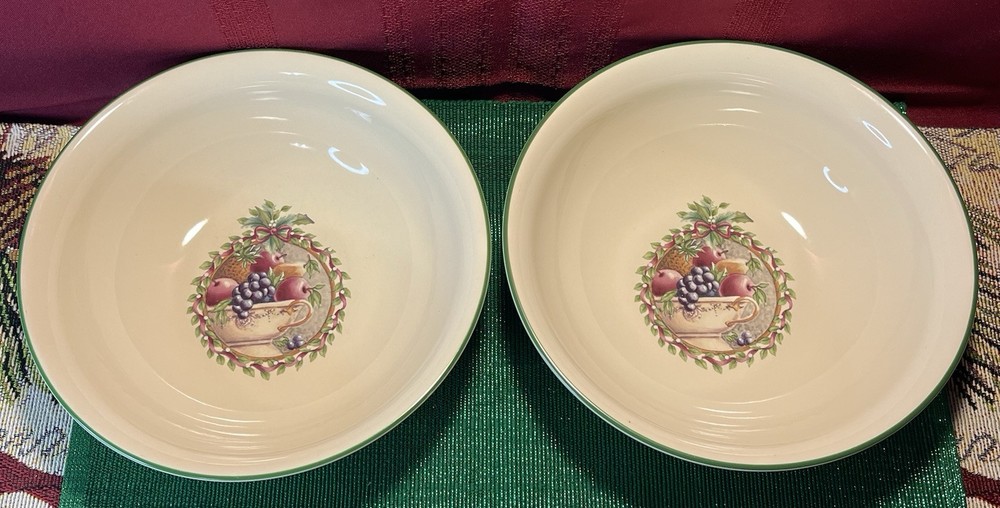 Pfaltzgraff Christmas Holly Joy 8.5 Inch Vegetable Serving Bowl USA 1995