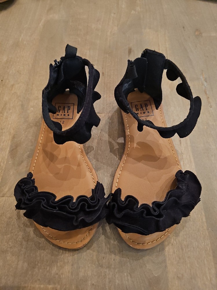 Gap Kids Girls Sz 12 Black ruffle sandals back zip Ankle Strap Very Good Cond