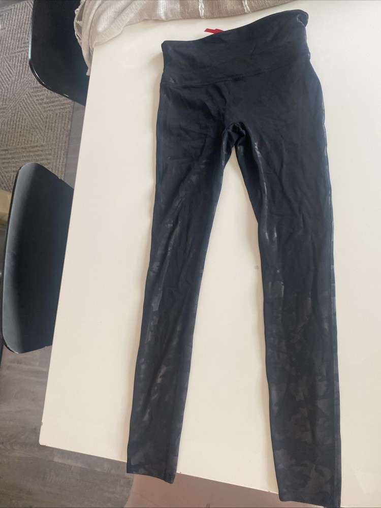 Spanx Women's Black High Rise Cropped Leggings Size Medium