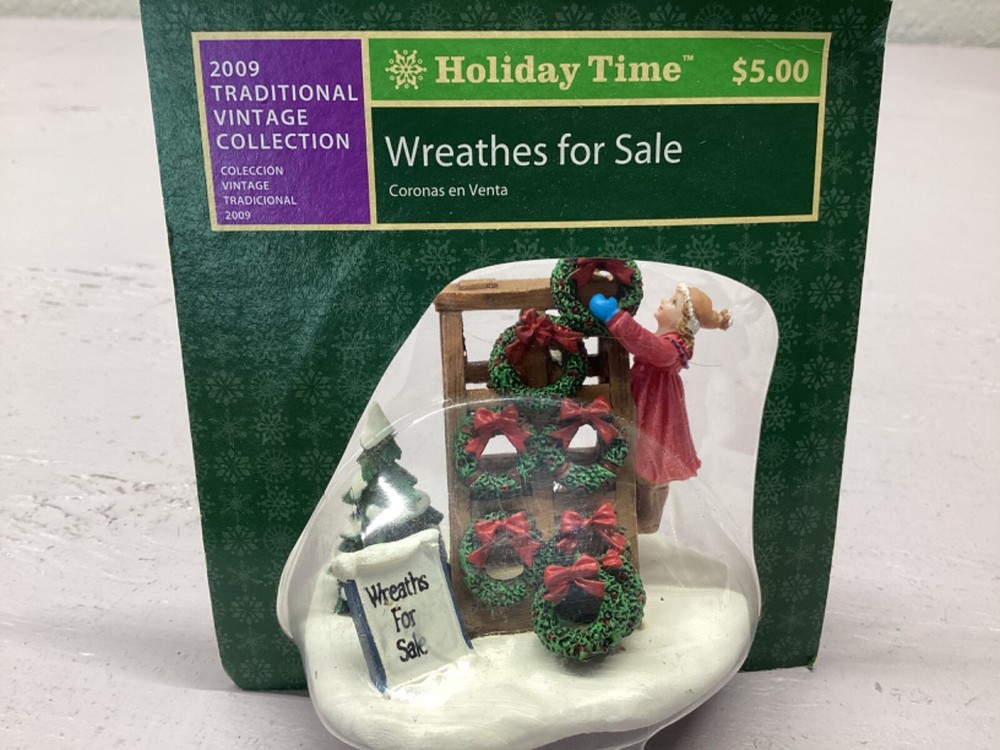 2009 Holiday Time Christmas Wreath Figurine Holiday Decor Accessory  -image