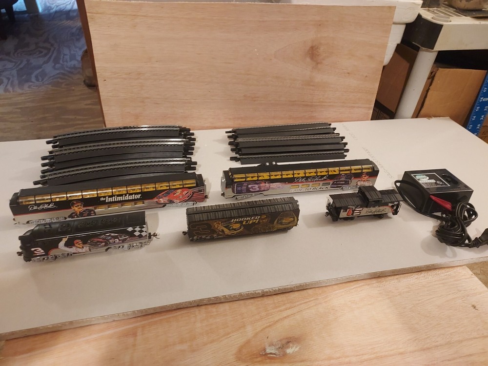 Ho Scale Dale Earnhardt Train Set WITH Cert. Of Authenticity