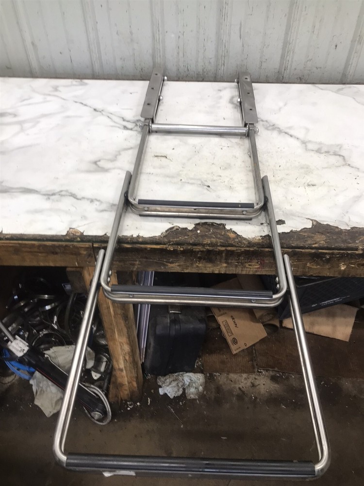 02 Sea Ray Sundancer 260 Boat 3 step sliding folding swim ladder