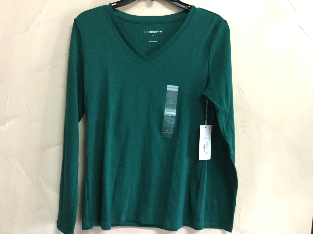 Liz Claiborne Women Size M  basic tee top blouse V neck Long Sleeves Greem  NWT
