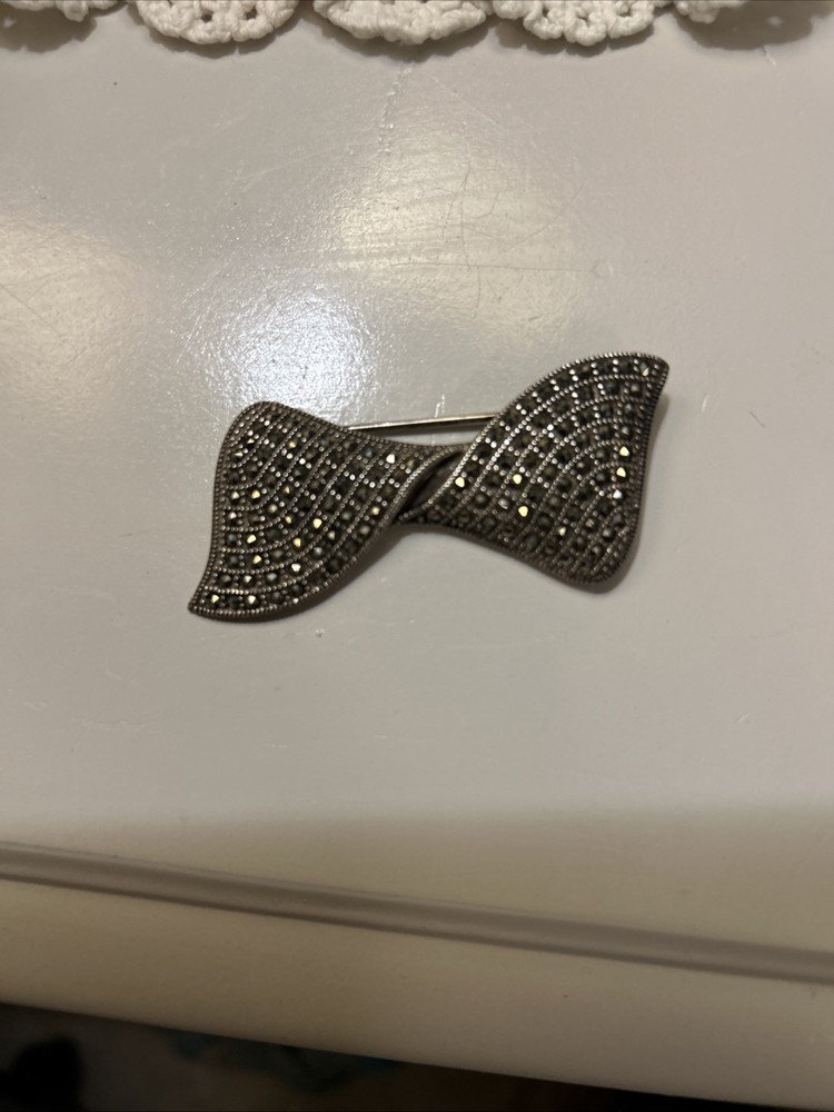Sterling Silver Vintage Full Marcasite Bow Ribbon Brooch . 1” High 2 “ Wide