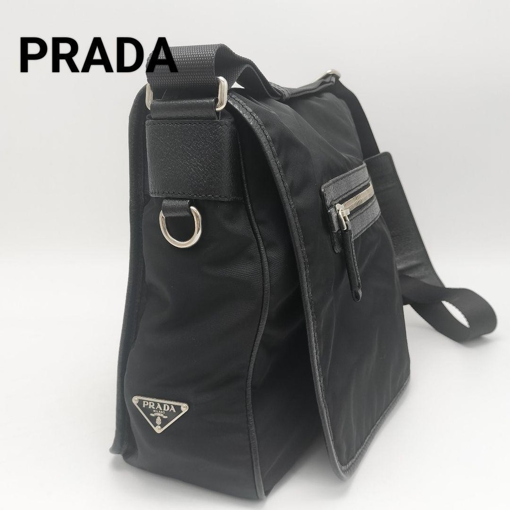 Prada Extreme Shoulder Bag in Sleek Black Design