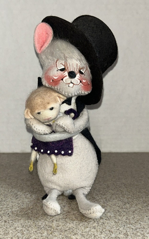1994 Annalee New Years Eve Top Hat Holiday Mouse With Lamb vintage-image
