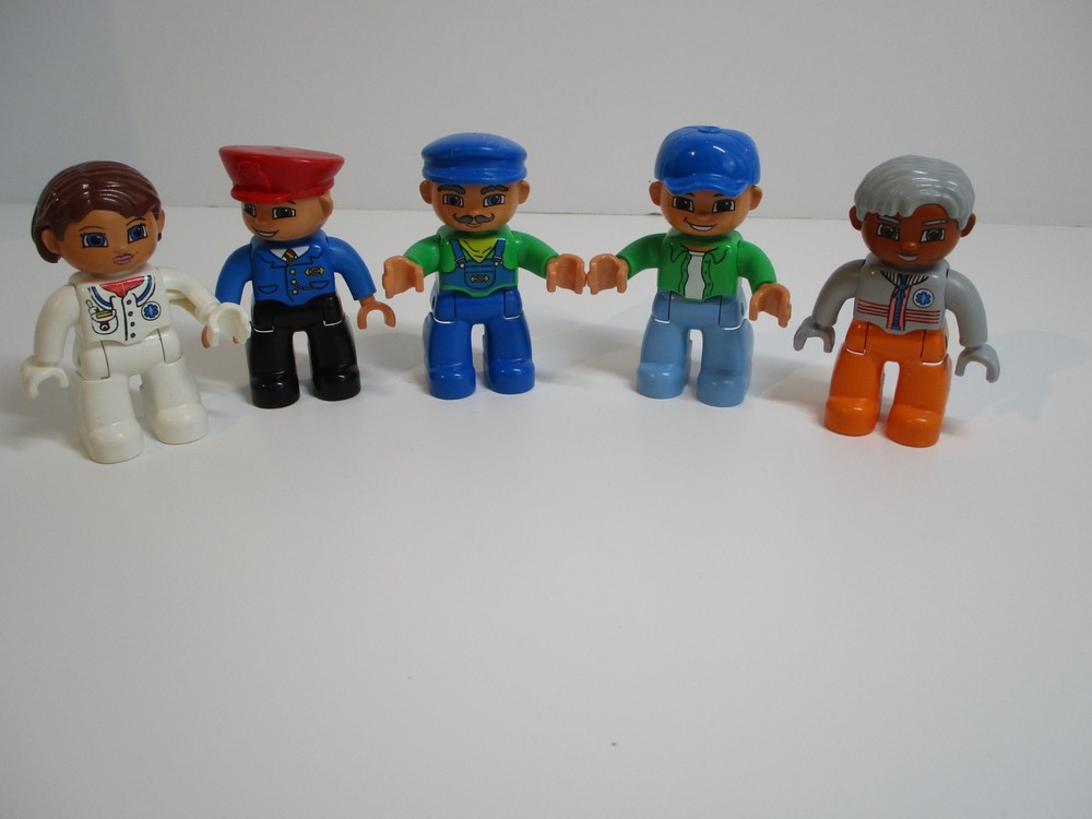 LEGO DUPLO Minifigures Train Set for Community Play