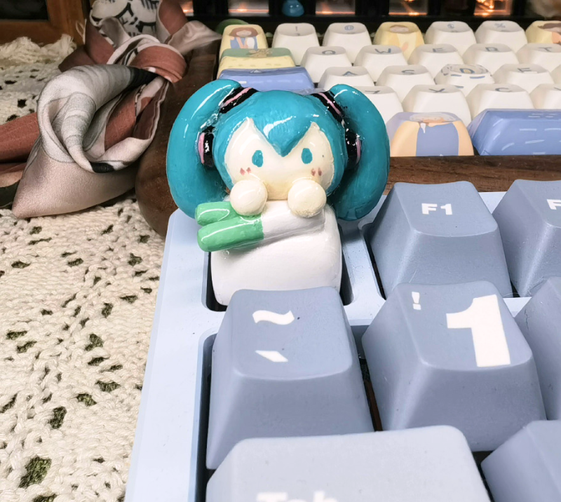 Handmade Hatsune Miku Clay Sculpted Artisan Keycap for Mechanical Keyboards