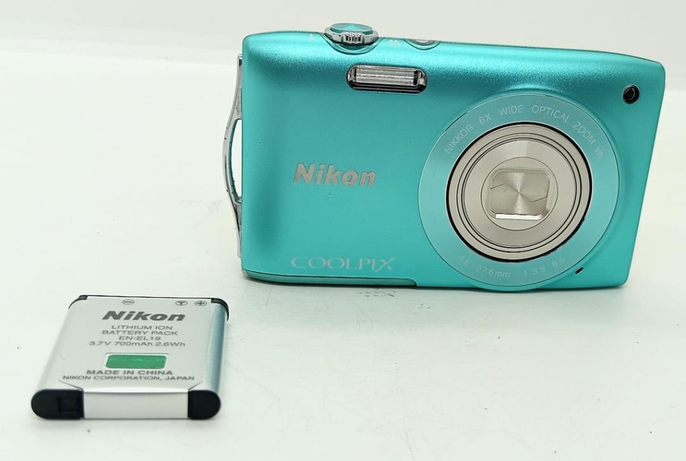 With Nikon Coolpix S3300 Digital Camera Battery