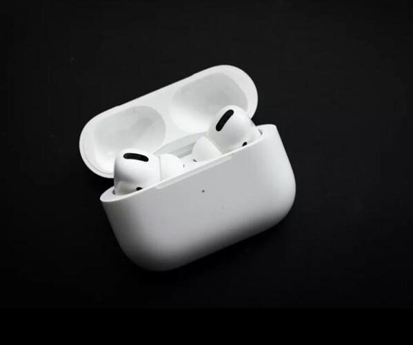 Apple AirPods Pro 2 with MagSafe & USB-C Wireless Charging Case - White
