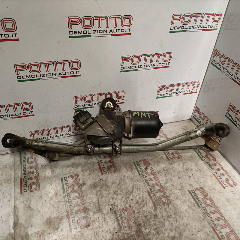 Windshield wiper mechanism with Citroen C3 1st Series 1.4 16V SensoDrive scooter