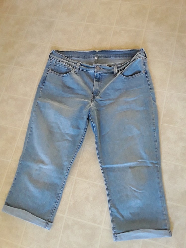 Levi's Women's Capri Cropped Denim Jeans~ Sz 36