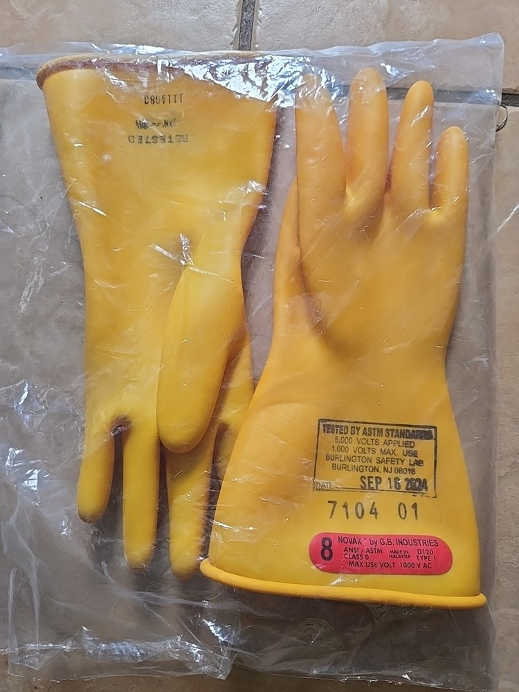 Salisbury Class 0 Electrical Rubber Gloves 11 Inch Large Low Voltage E011Y/8